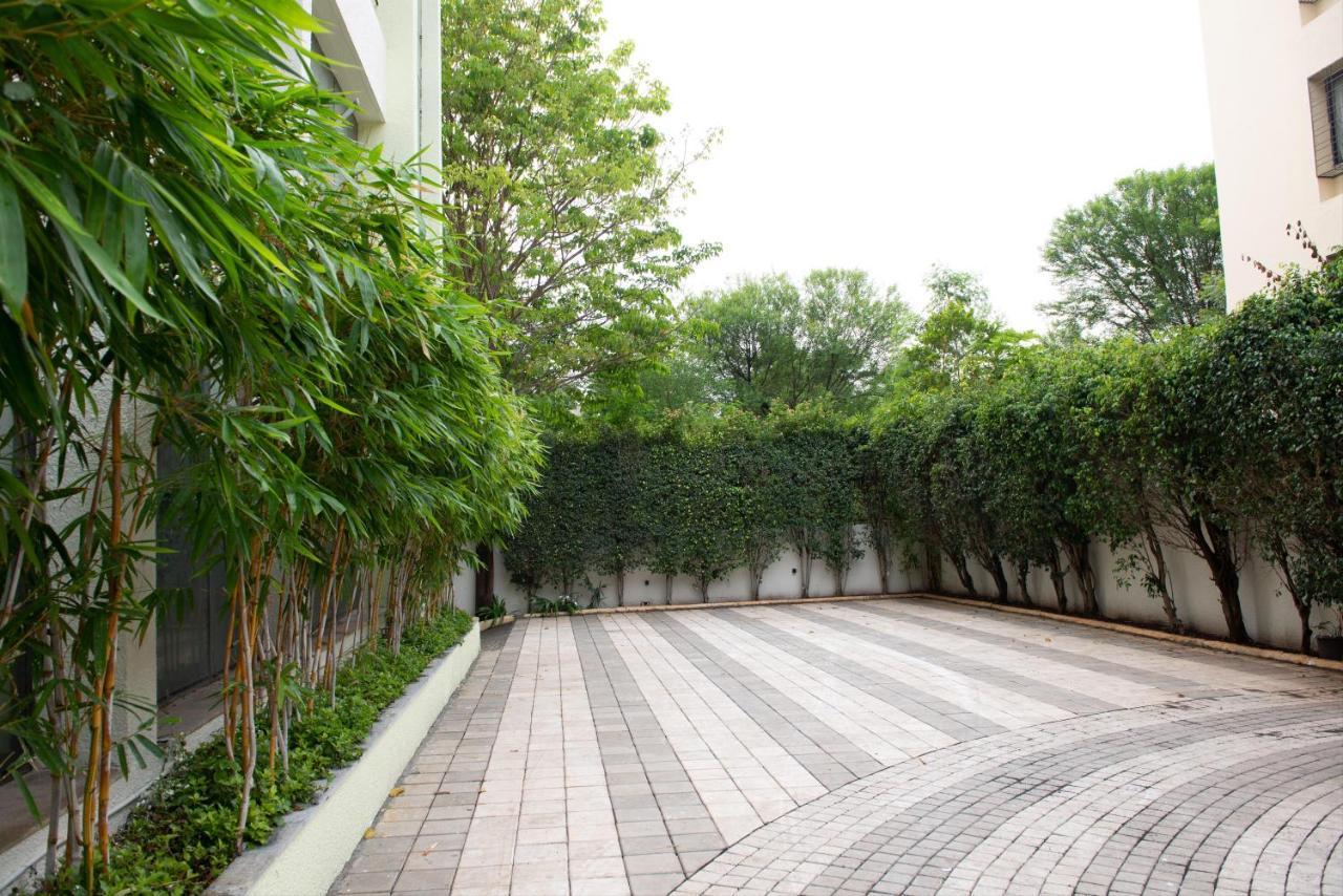 Monarch Montvert Pune Exterior foto